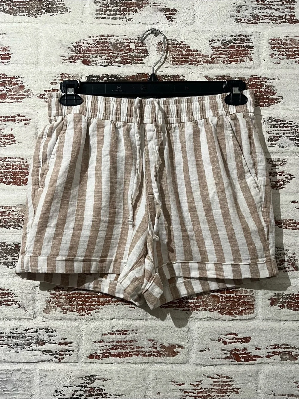 Old Navy Women's Linen Blend Striped Shorts Sz Small Tan White Elastic Waist